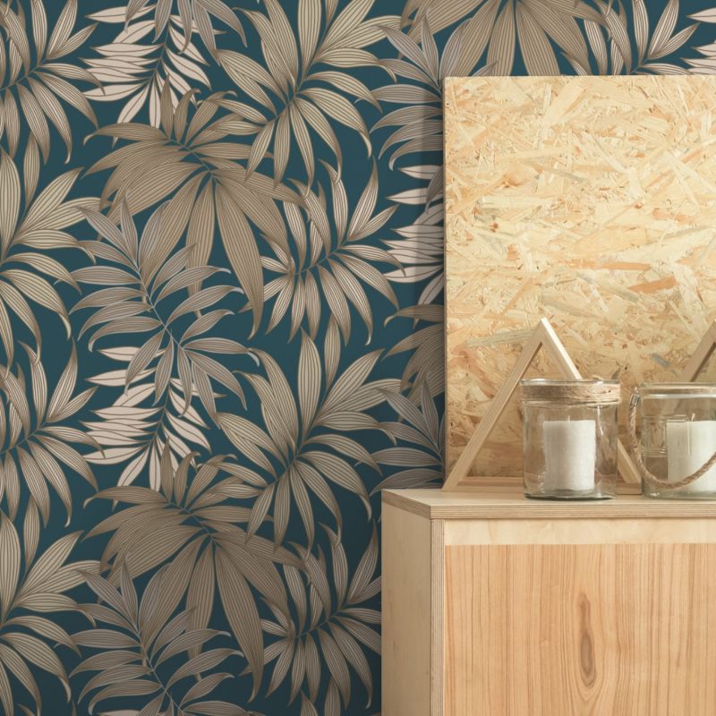 Papier peint vinyle sur papier floral bleu et doré PALME VOGUE - Fleur par Grandeco - A45303