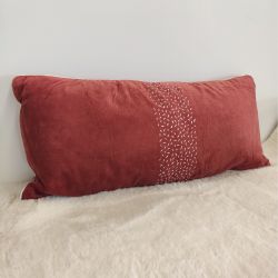Coussin ethnique terre de sienne et écru - 30x70cm - VELOURS GRAIN par Amadeus