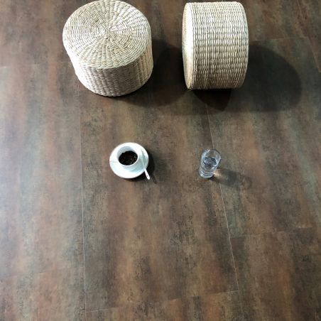 Sol Vinyle/PVC - Dalle clipsable - carrelage, effet industriel rouille METAL PLATE RUSTY - Rigicore click 5.5 par Contesse Sol Vinyle/PVC - Dalle clipsable - carrelage, effet industriel rouille METAL PLATE RUSTY - Rigicore click 5.5 par Contesse